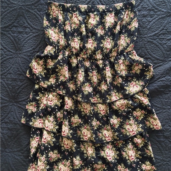 Dresses & Skirts - ‼️Price Drop‼️End of Summer Sale‼️ Floral Tiered Strapless Dress